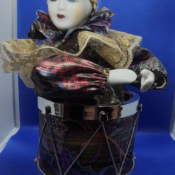 Clown - Picture 4 of 8